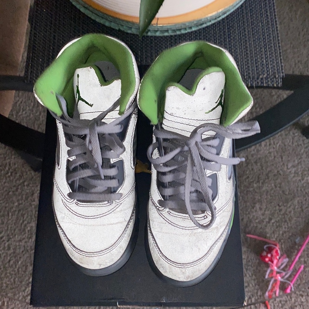 Jordan. Retro 5 - flint grey/ green bean reflective